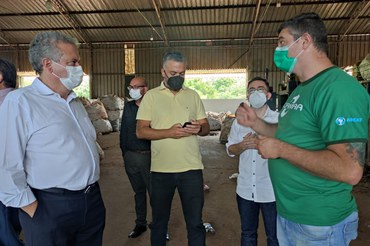 Superintendente da Funasa conversando sobre ações junto a AcamarFoto: Lucca Decia/Funasa
