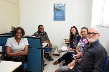 Técnicos da Funasa se reunindo com membros do DseiFoto: Suest-BA/Funasa