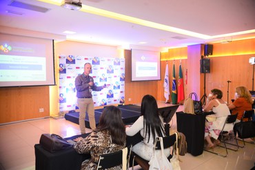 Professor Rui Cunha lecionando para servidores da FunasaFoto: Lucca Decia/Funasa