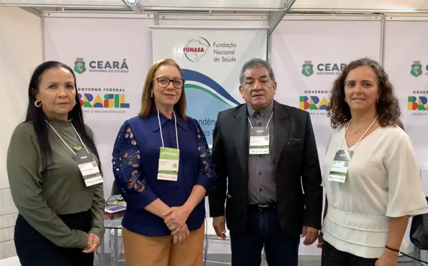 Prefeita  de Itapajé (CE), Maria Gorete (2ª à esquerda), visita estande da Funasa. (Foto: Kaio Costa - Suest-CE/Funasa).