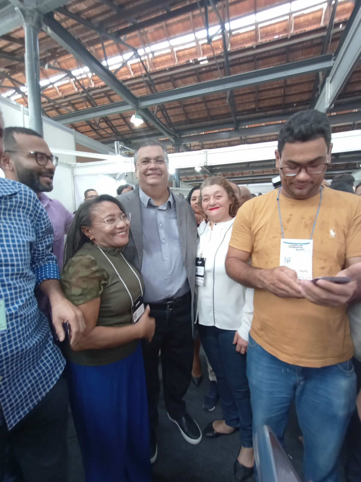 Ministro da Justiça, Flávio Dino, visita estande da Funasa. (Foto: Suest-MA/Funasa).