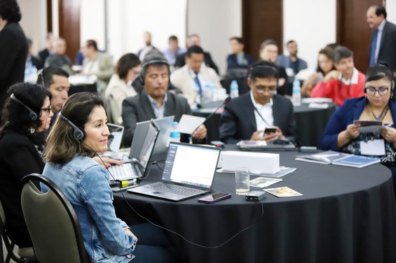 Representantes dos países da ALC participando do workshop com tradução simultânea. Foto: Edmar Chaperman/Funasa.