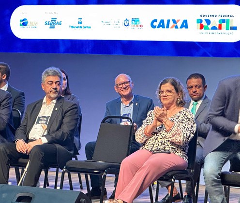  José Antônio (4º direita para a esquerda) participou no palco da cerimônia de abertura representando a Presidência da Funasa no evento. Foto: Suest-PE/Funasa.