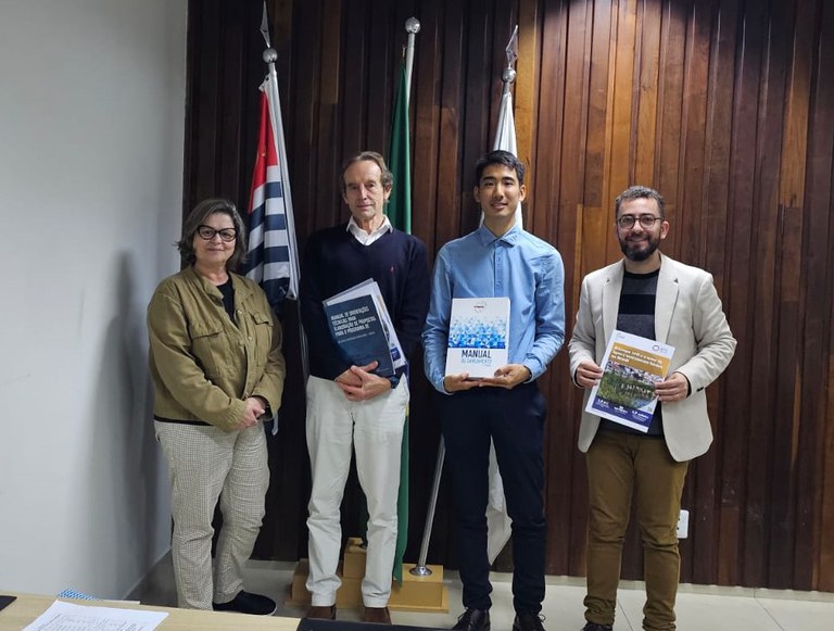 Superintendente Adam Pinto trata de parcerias com representantes da Agência Francesa de Desenvolvimento