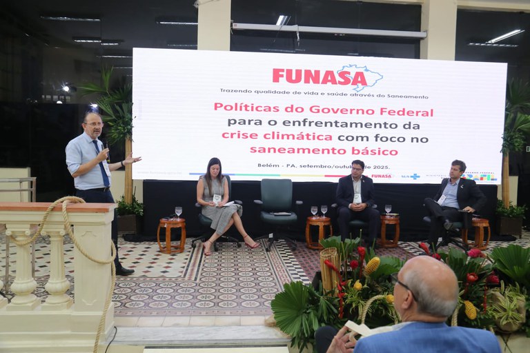 O presidente da Fundação Nacional da Saúde (Funasa), Alexandre Motta, moderou o terceiro painel da abertura da Casa do Saneamento, nesta terça-feira (30/9), em Belém (PA)