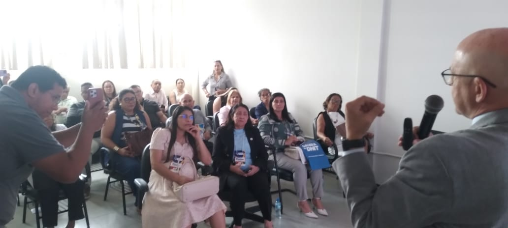 Cláudio Torquato ministrando oficina sobre a Funasa na Caravana Federativa do Maranhão.