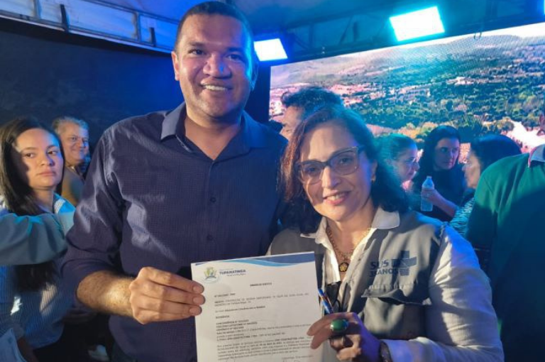 Helena Porto Lira e o prefeito Professor Ronaldo destacam parceria que vai gerar investimentos em Tupanatinga.