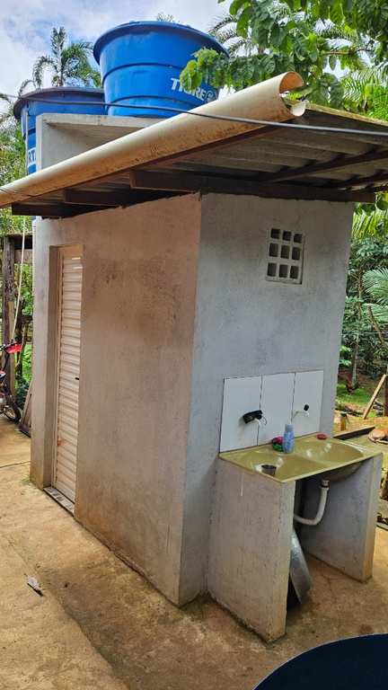 Modelo que a Funasa entregou, em parceria com prefeituras, tem estrutura para dar dignidade e mais saúde às famílias.jpeg