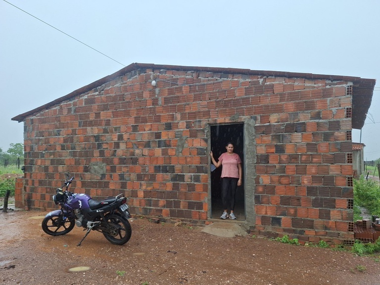 Beneficiária de Cisterna em Granito recebeu equipe da Funasa para vistoria.