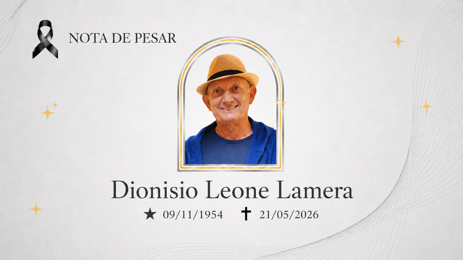 Para Todos Verem: Card Cinza com linhas cinzas e estrelas douradas nas laterais. Acima, Nota de Pesar; no meio, imagem de Dionisio Leone Lamera em moldura dourada, seguida de seu nome e datas de nascimento (09/11/1954) e morte (21/05/2026).