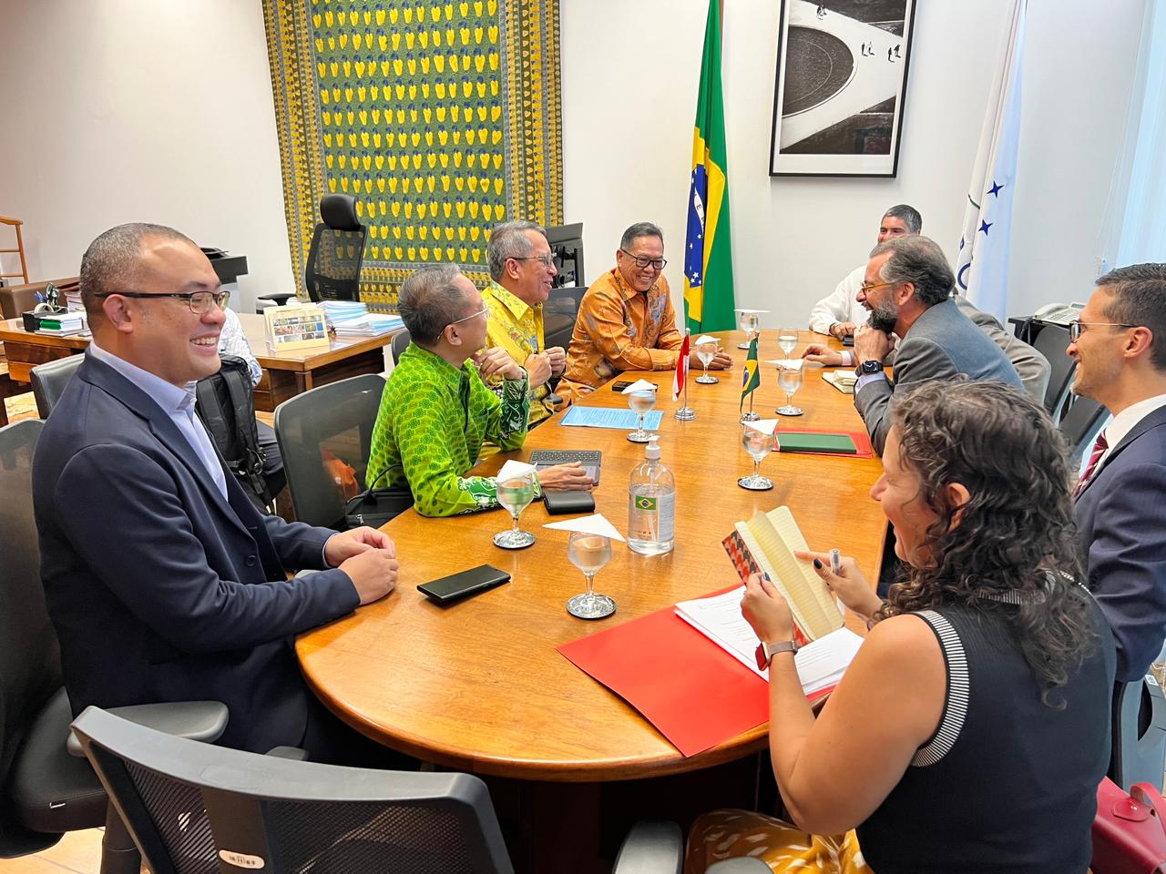 Brazil's Sherpa Ambassador Mauricio Lyrio in a bilateral meeting with the delegation from Indonesia, the country that will preside over the G20 in 2022. MRE/Disclosure