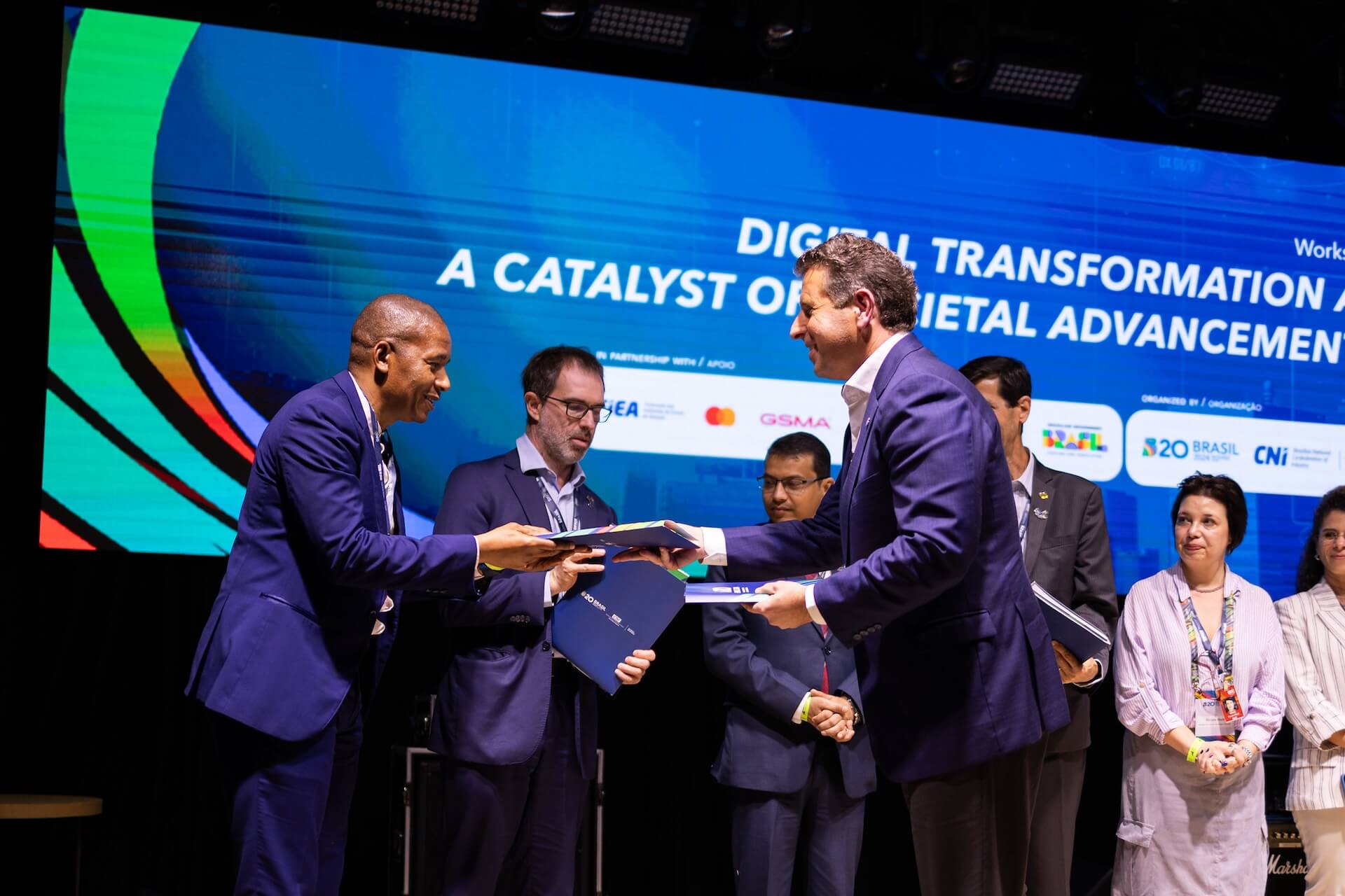 B20 entrega a representantes de India, Brasil y Sudáfrica un documento con recomendaciones para la transformación digital | Foto: Audiovisual G20 Brasil