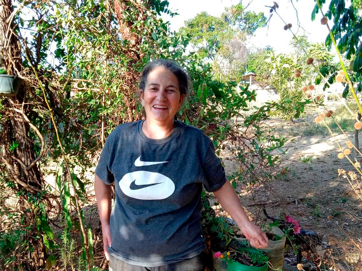 Maria Aparecida vive en el interior de Goiás y hace pocos años empezó a acceder a servicios bancarios. Crédito: Thayara Martins/Comunicación G20 Brasil