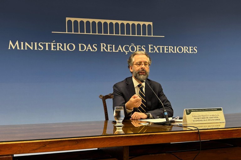 El embajador Maurício Lyrio, el sherpa brasileño en el G20, durante la reunión informativa en Brasilia sobre la programación de la Cumbre. Foto: Fabíola Testi/Secom