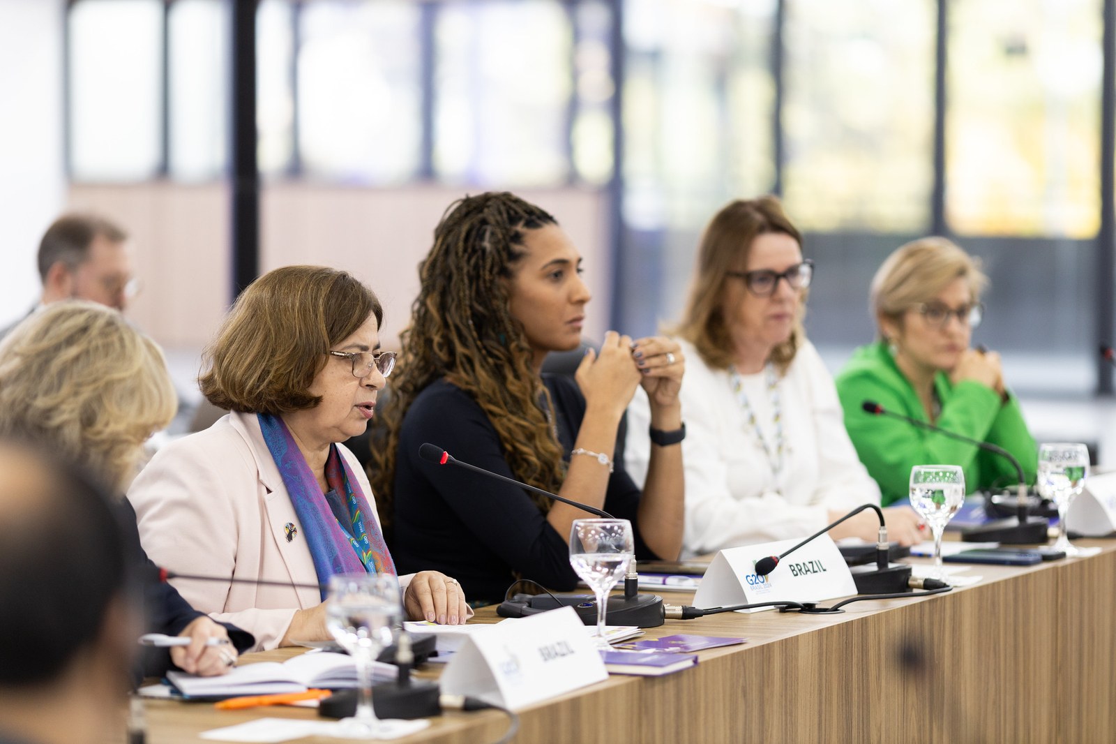 Las ministras Anielle Franco y Cida Gonçalves durante la apertura del Grupo de Trabajo sobre Empoderamiento de las Mujeres del G20. Crédito: Audiovisual G20