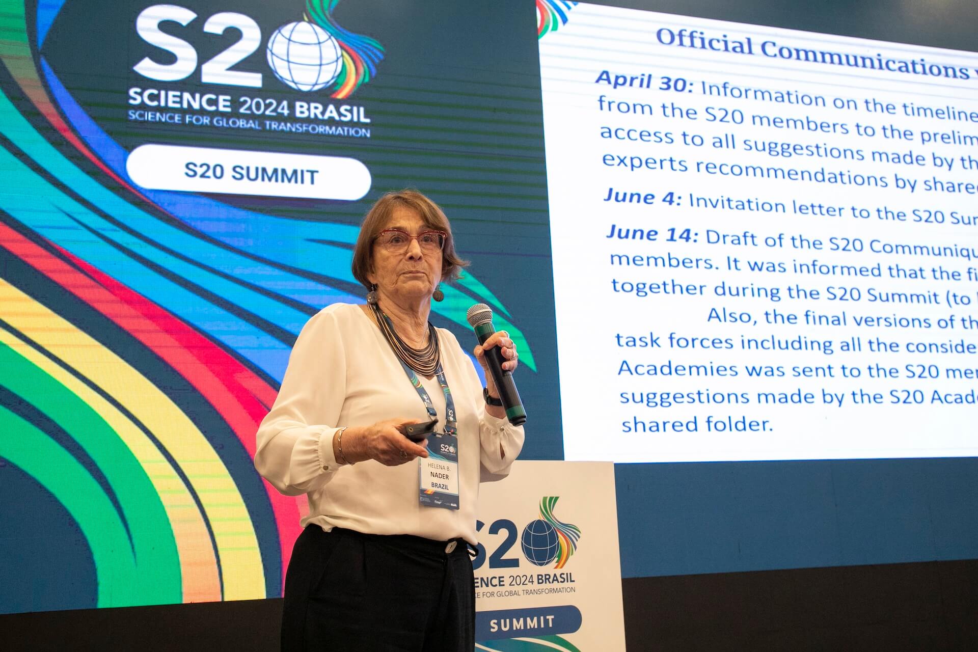 Helena Nader, presidenta de la Academia Brasileña de Ciencias, habla en la Cumbre del grupo Science 20 celebrada en julio. Foto: Julio César Guimarães