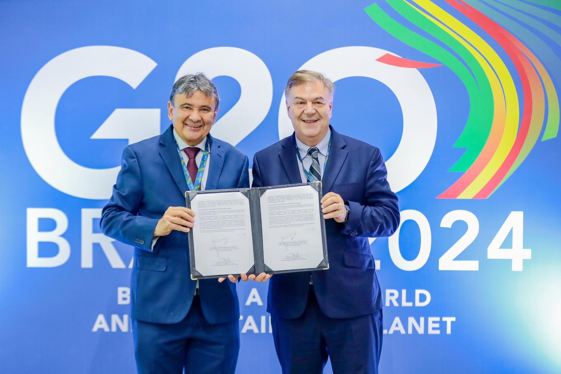 Daniel Balaban e o ministro Wellington Dias (MDS) durante assinatura da parceria entre o Programa Mundial de Alimentos e o Brasil. Crédito: Roberta Aline/MDS