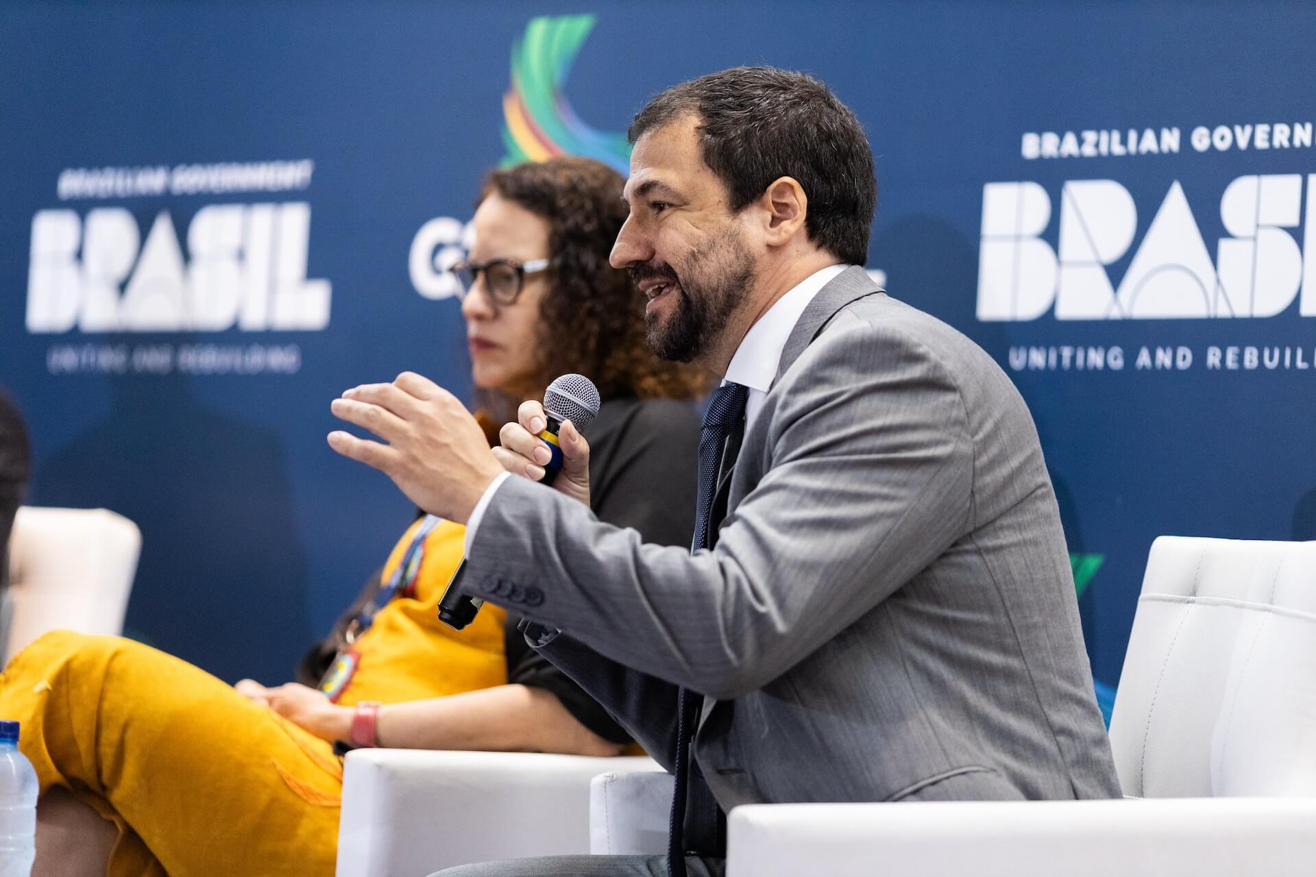 João Brant, secretário da SECOM/PR, que cuidou dos temas de integridade da informação no fórum | Foto: Audiovisual G20 Brasil 