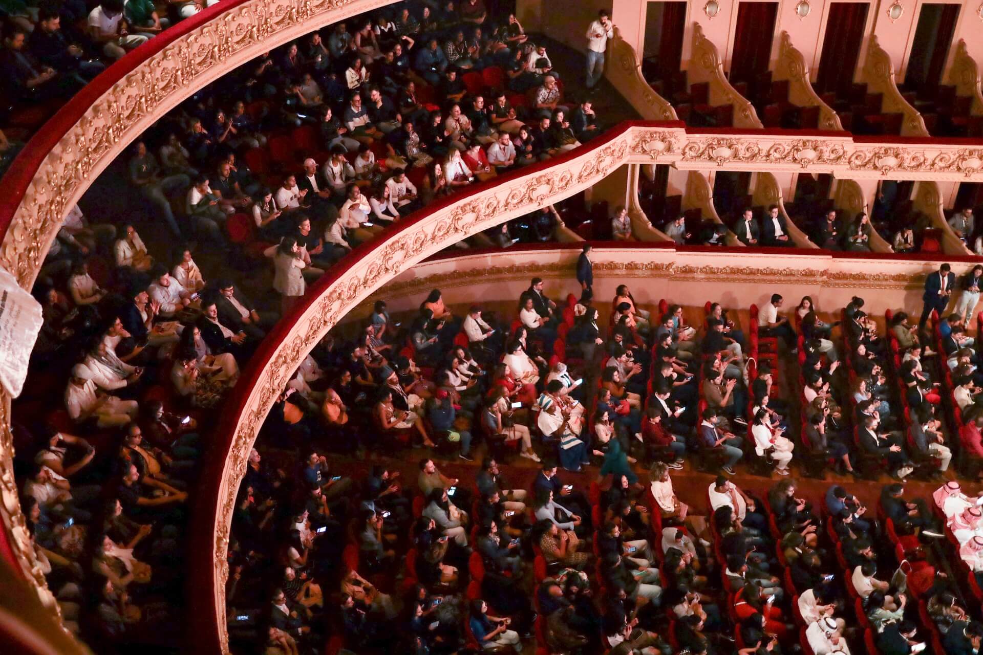Estiveram presentes jovens brasileiros que foram delegados do Y20 nas cúpulas da Índia (2023) e da Indonésia (2022). Foto: Audiovisual/G20