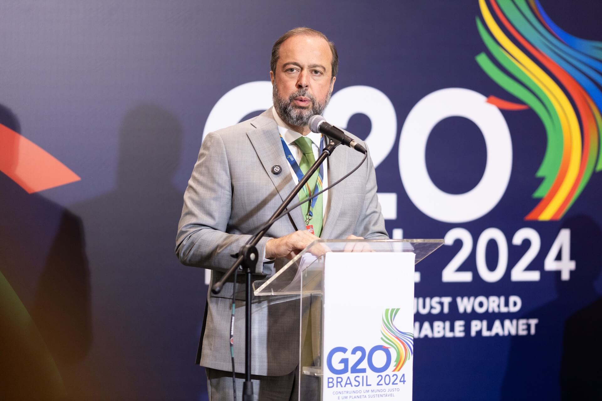 Ministro de Minas e Energia, Alexandre Silveira, durante coletiva de imprensa na reunião do Grupo de Trabalho de Transições Energéticas na cidade de Foz do Iguaçu, no estado brasileiro do Paraná. Crédito: Audiovisual G20 Brasil.