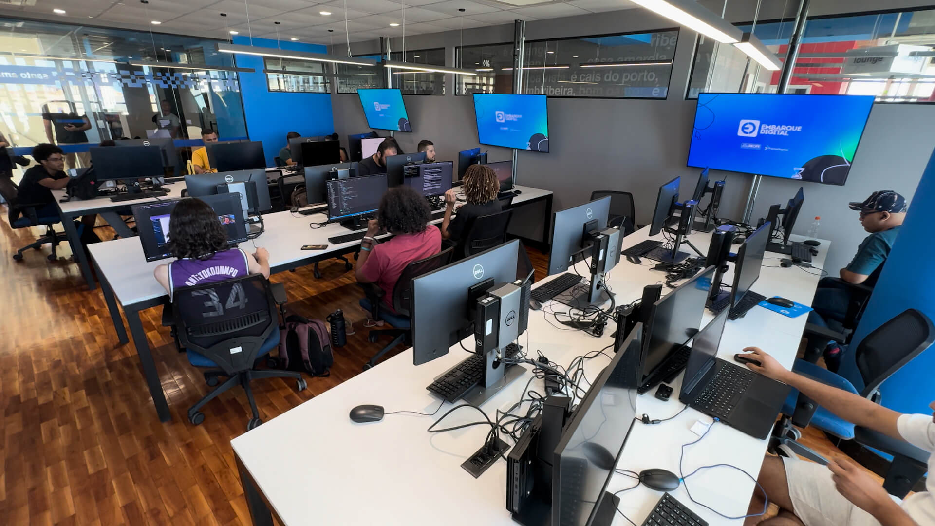 Estudantes participam de atividades no Porto Digital. Crédito: Divulgação G20