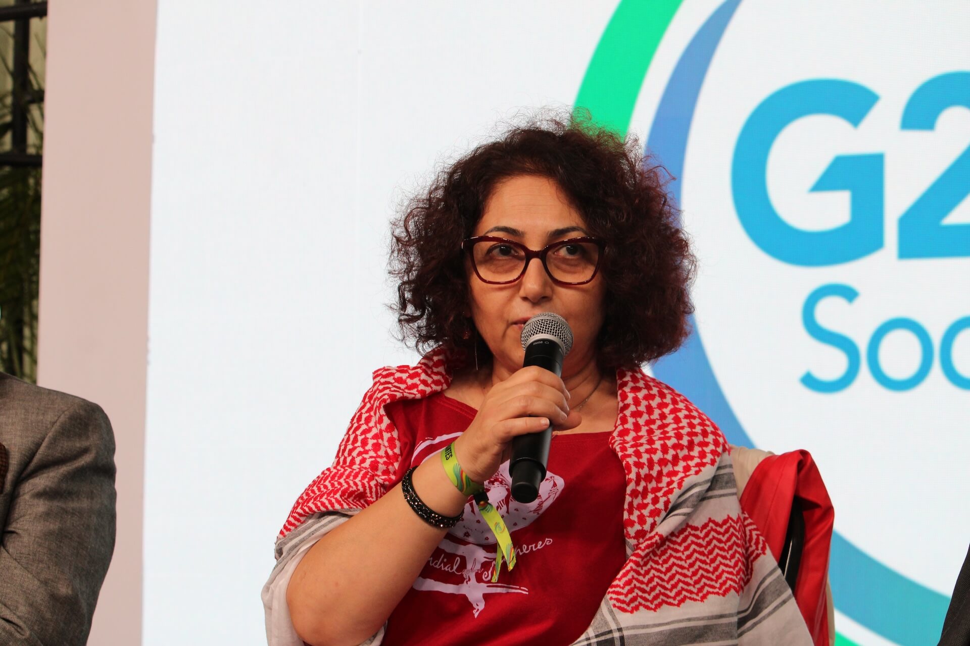 Temurturkan also celebrated the historical role of Brazilian women leaders, such as Nalu Faria, the main leader of the World March of Women in Brasil. | Photo: Agnes Sofia Guimarães