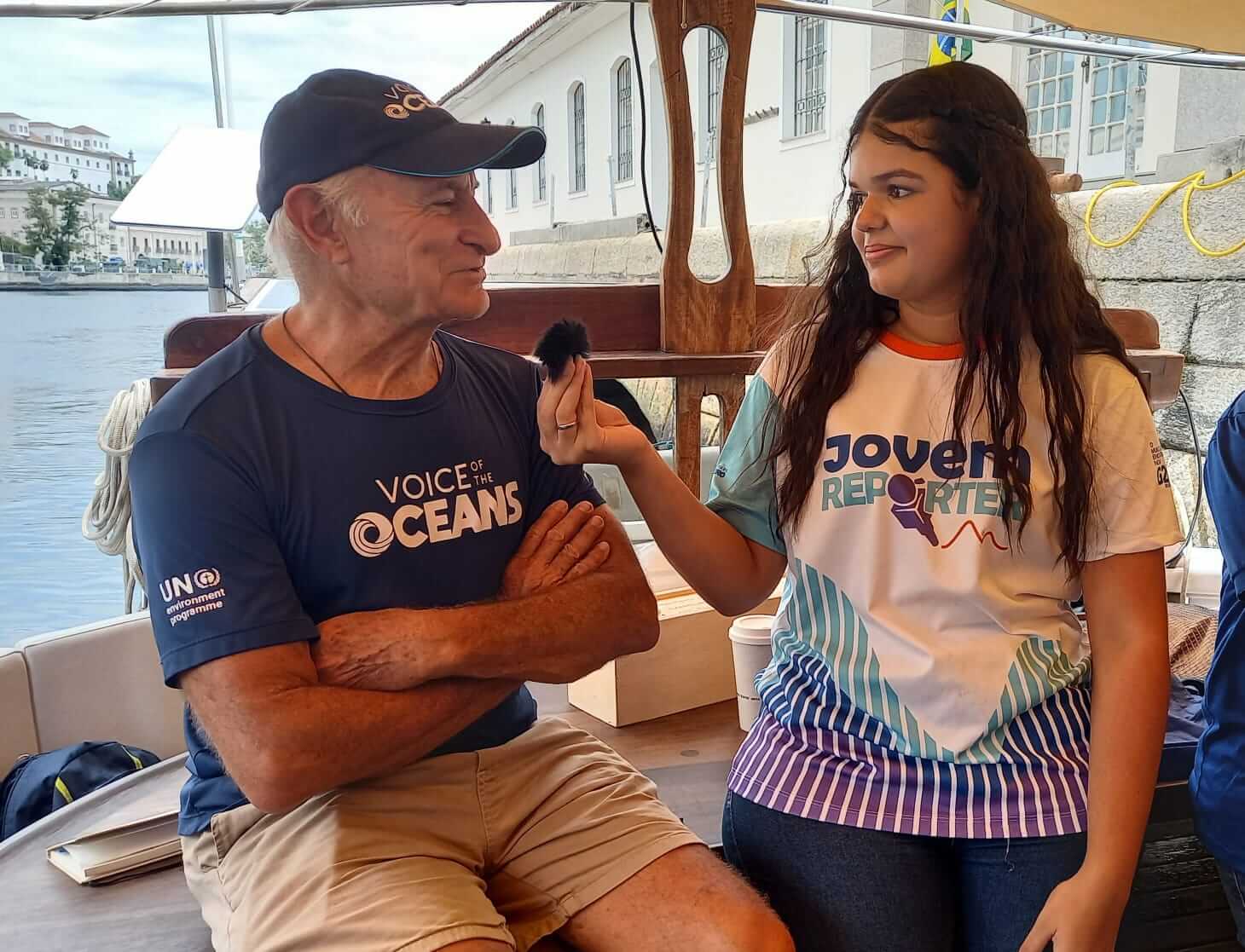 Jovem Repórter Ketlly Nascimento entrevista Vilfredo Schurmann.