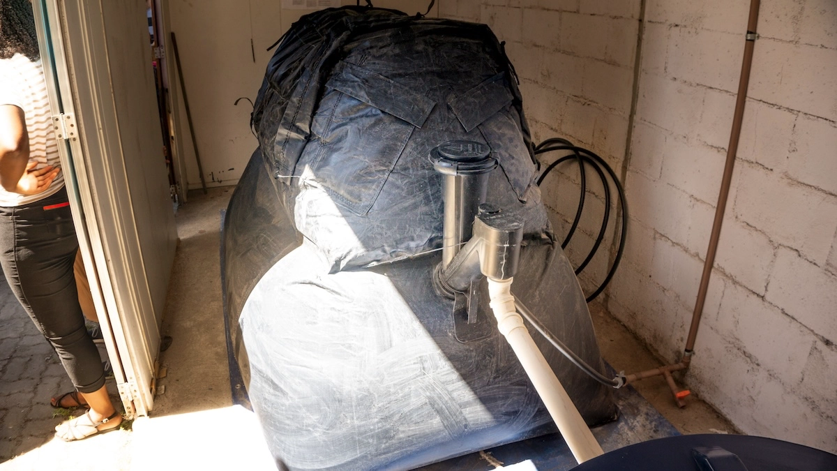 Biodigestor built by pubblic school students from the Favela da Maré as part of the Lutes Favelas project. Credit: Eduardo Bispo