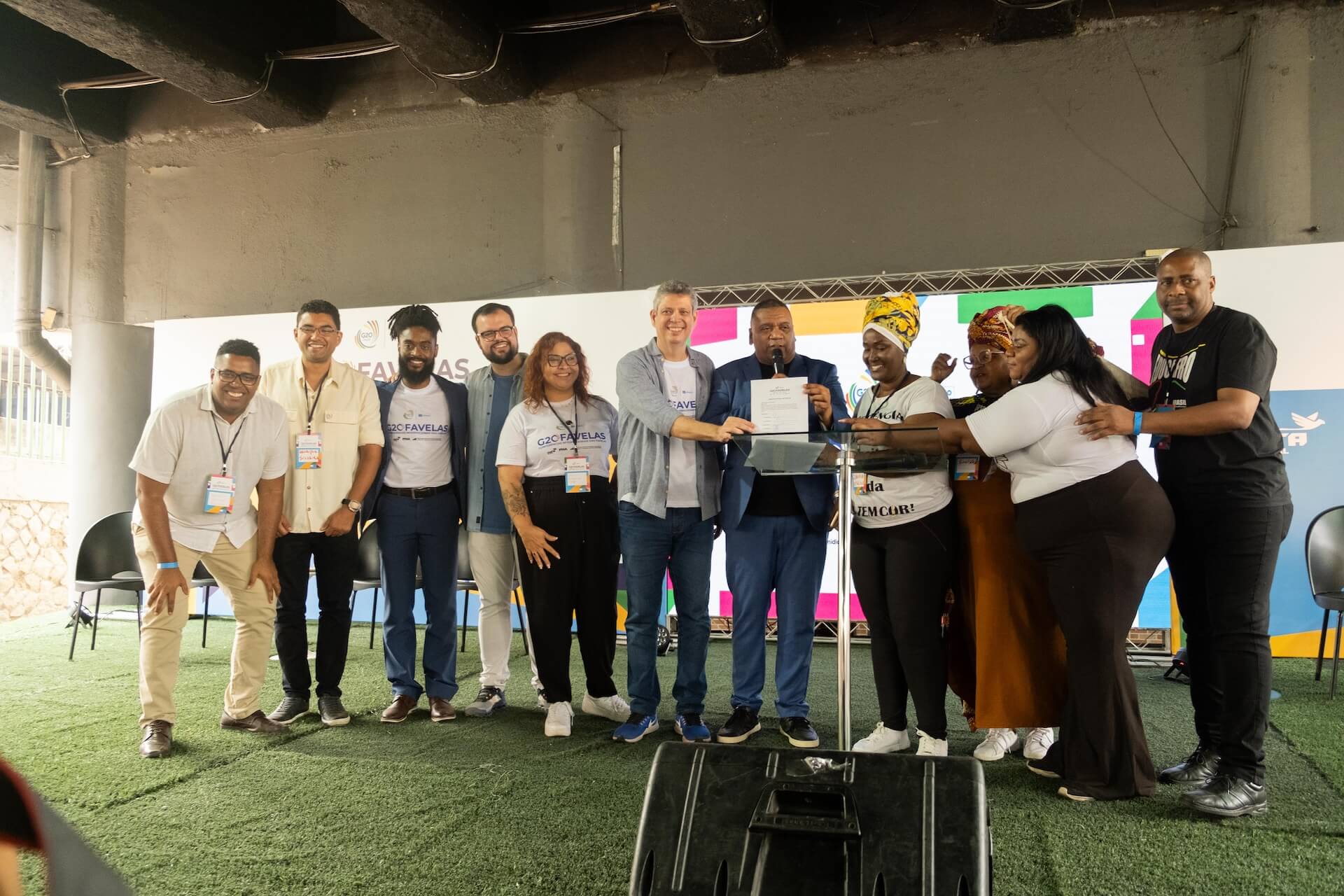 Lideranças de Favelas de vários estados do Brasil participaram das conferências realizadas pela Cufa (Central Única de Favelas), integrante do G20 Social. Na foto, o ministro da Secretaria Geral da Presidência da República participa do evento, no Rio de Janeiro, ao lado de Preto Zezé. Foto: Pedro Sá/G20 Favelas