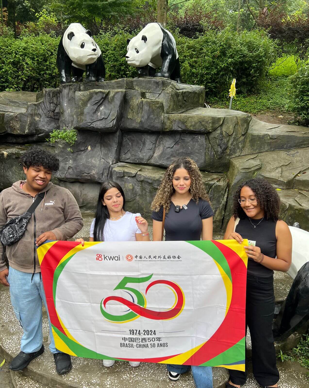 O quarteto pode, pela primeira vez, ver pandas ao vivo. Foto: Divulgação/G20