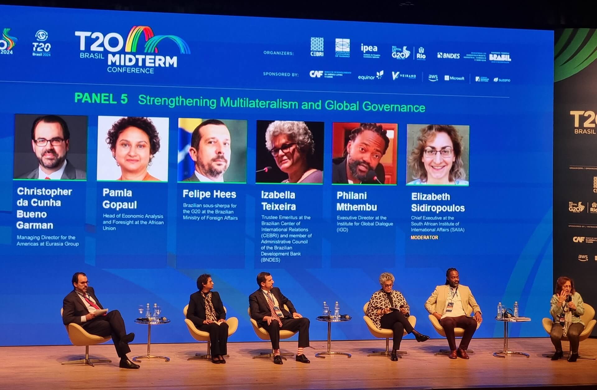Conferência do T20 Brasil no BNDES com Christopher da Cunha, Paula Gopaul, Felipe Hees, Izabella Teixeira, Philani Mthembu, Elizabeth Sidropoulos (da direita para à esquerda). Foto: Everton Victor