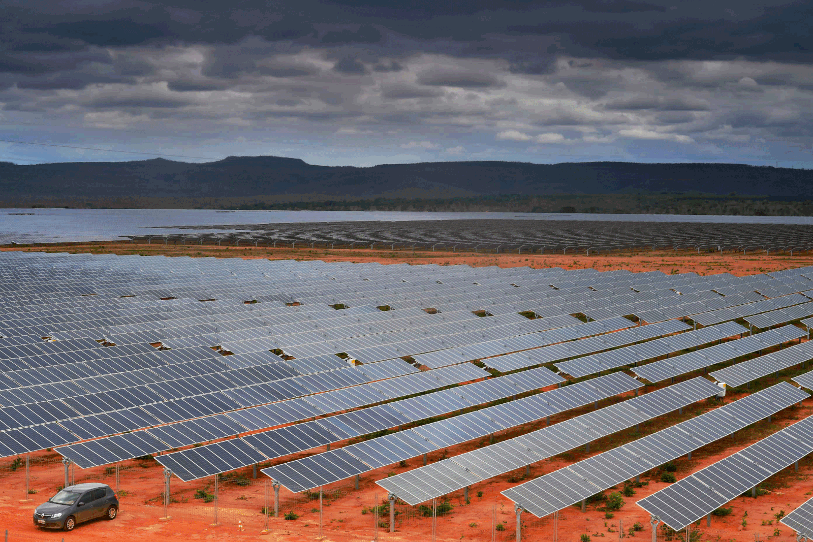 Solar power plant in Pirapora - MG . Photo: Carl de Souza/AFP