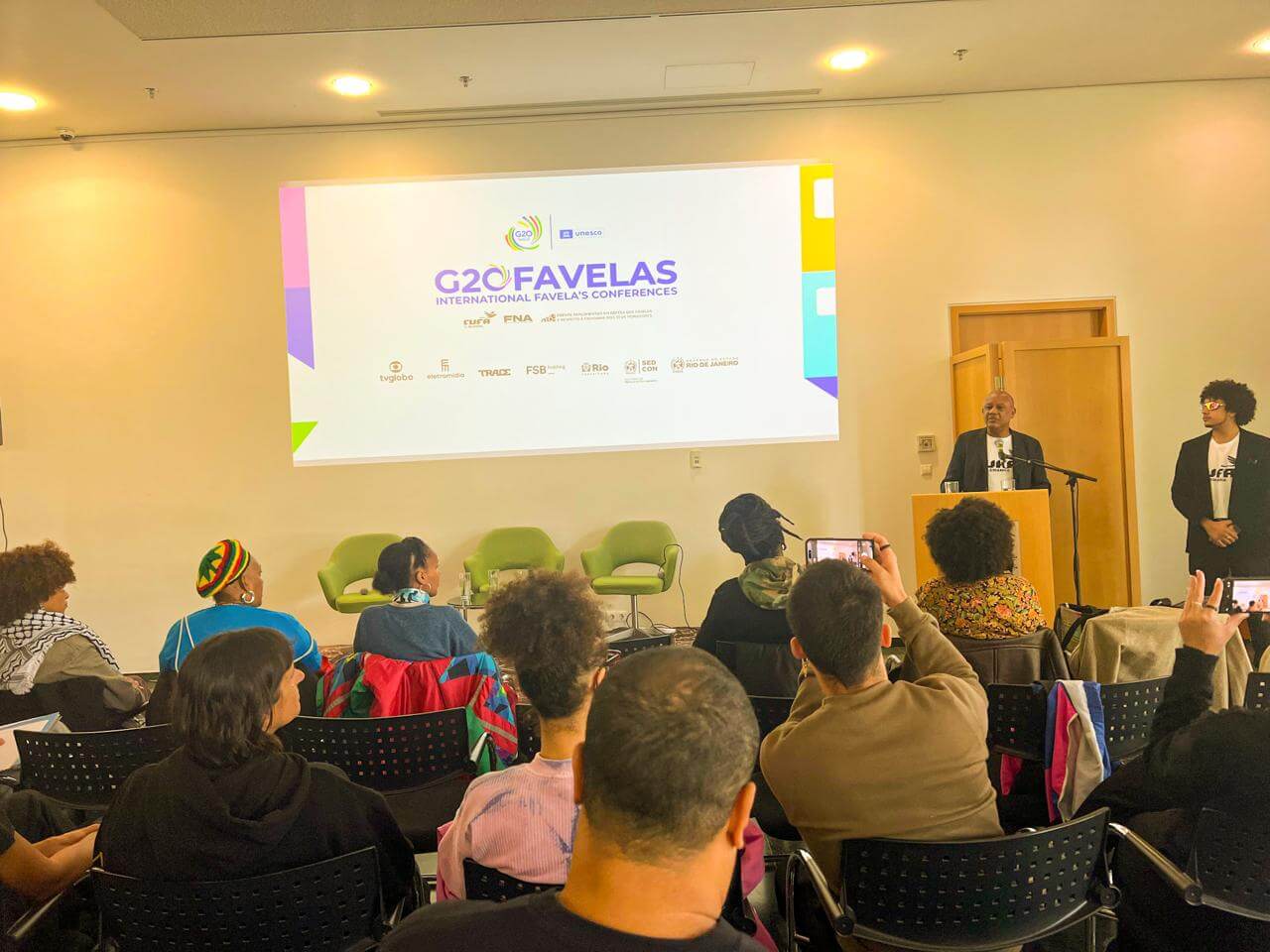 Conferência do G20 Favelas com Celso Athayde no púlpito ao fundo. Foto: Divulgação G20 Favelas