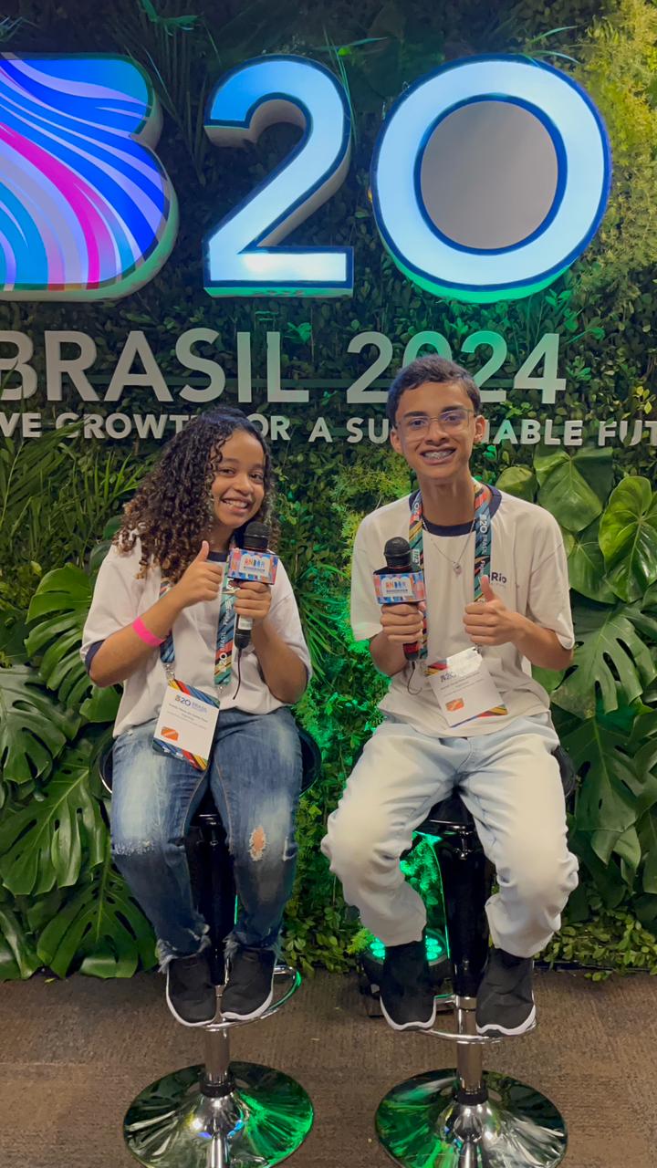 Kamilly y Jonhata son alumnos de la Escuela Municipal Oswaldo Teixeira, en el barrio Quintino de Río de Janeiro. Foto: Disclosure/G20 Brasil