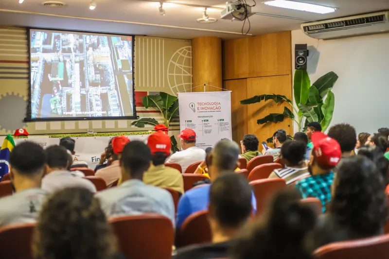 Participantes do seminário Tecnologia e inovação: a agroecologia na reforma agrária, organizado pelo MST. Foto: Priscila Ramos (MST)