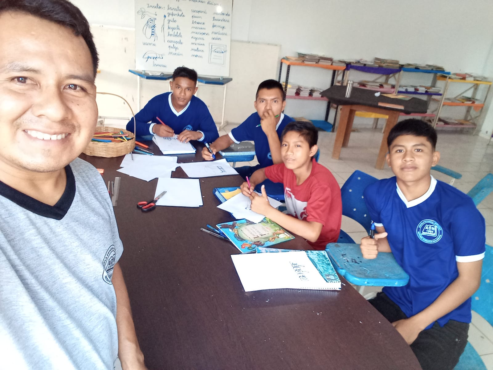 Professor Minuro has been working with children and teenagers for 12 years. Credit: Minuro Augustinho Cruz.