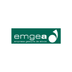 Logo retangular sobre fundo verde escuro. No lado esquerdo, aparece o texto “emgea” em letras minúsculas brancas, com estilo simples e moderno, e abaixo, em tamanho menor, a frase “empresa gestora de ativos”. À direita do texto, há um símbolo branco formado por um círculo sólido e uma forma curva ao lado, lembrando uma figura abstrata ou elemento gráfico de crescimento, criando contraste com o fundo verde.