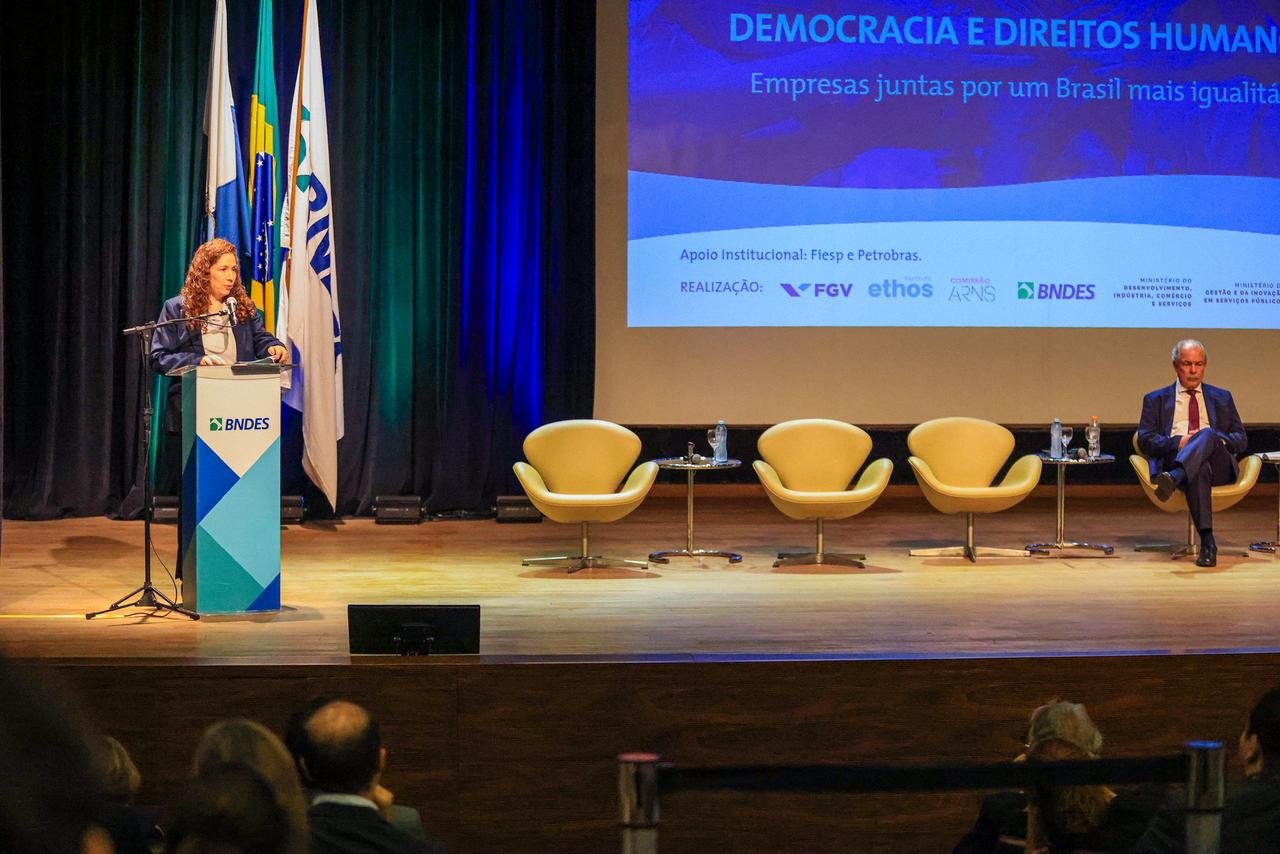 Estatais são indutoras de desenvolvimento e promotoras de diversidade e equidade social, defende Esther Dweck