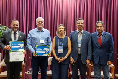 Entrega do certificado de adesão à Uberlândia e ao CIGA..JPG