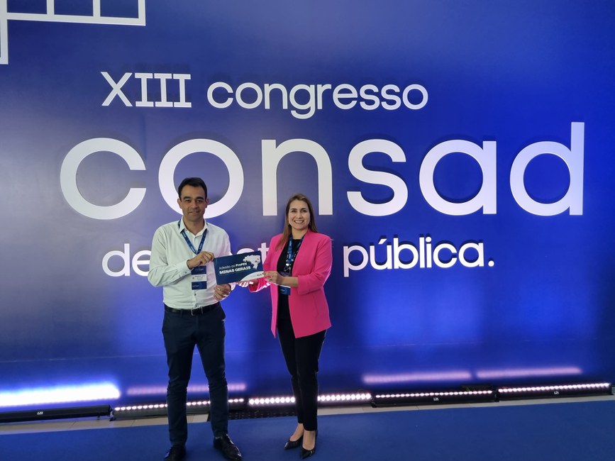 Subsecretário de Transformação Digital e Atendimento ao Cidadão da Secretaria de Estado de Planejamento e Gestão de Minas Gerais, Rodrigo Diniz Lara e a Secretária-Adjunta da Secretaria de Gestão e Inovação do MGI, Kathyana Buonafina.