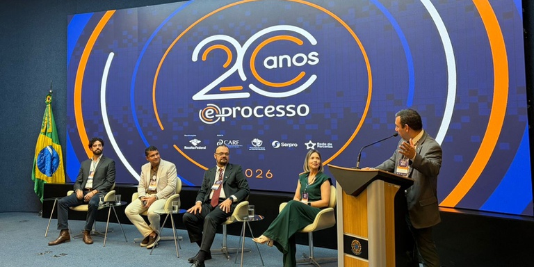 Banner 20 anos eprocessos.png