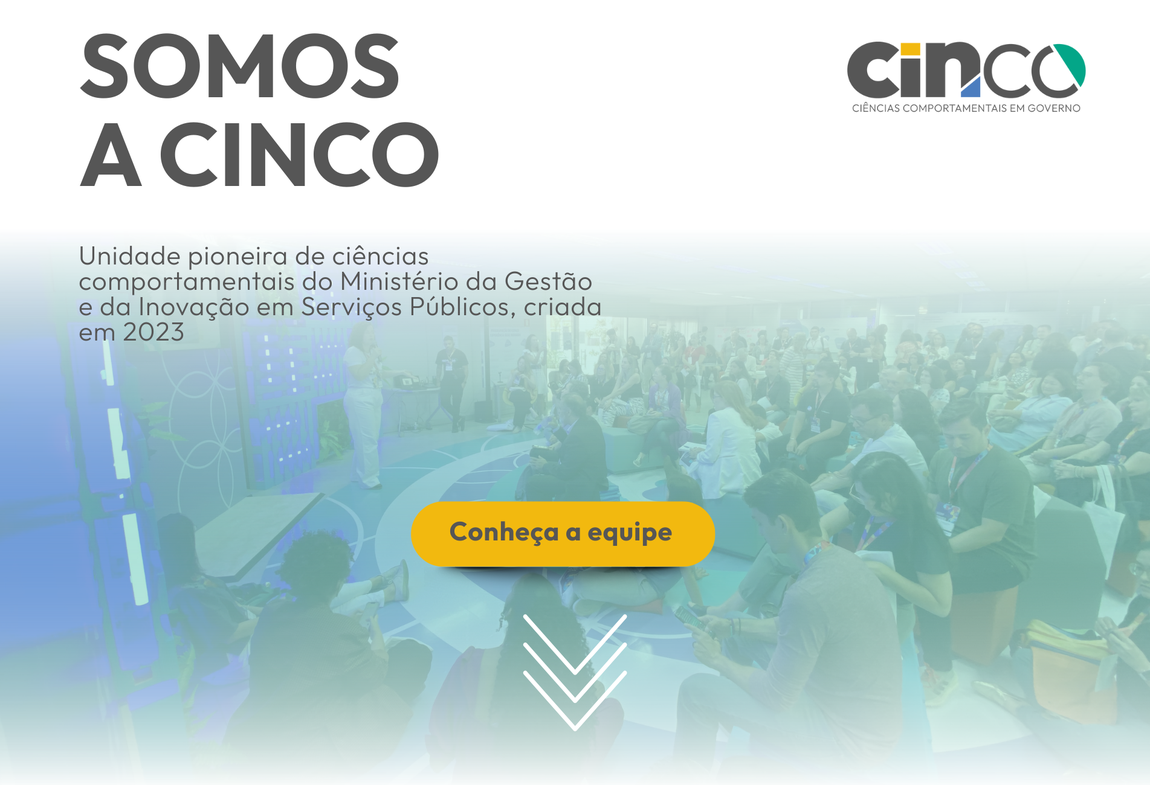 imagem dos integrantes da cinco no evento de lançamento da unidade