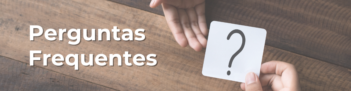 Banner marrom com uma mão entregando uma carta com uma interrogoção para outra mão.