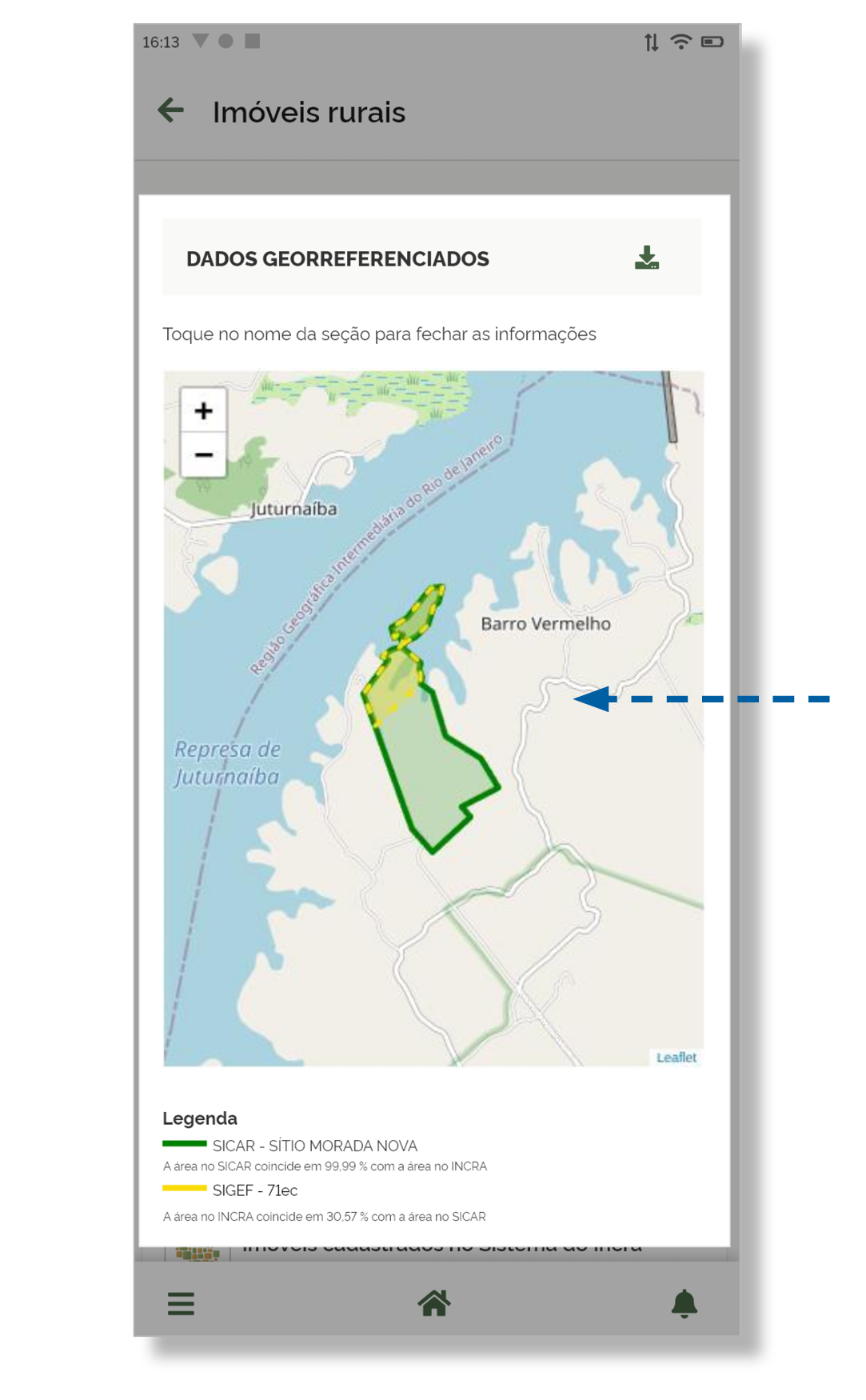A imagem mostra a versão mobile da página “Imóveis rurais”, com a seção “Dados georreferenciados” aberta em destaque. No centro há um mapa com controles de zoom, exibindo a área do imóvel rural próxima à Represa de Juturnaíba e à localidade de Barro Vermelho. O perímetro do imóvel aparece marcado em verde, enquanto uma área menor aparece destacada em amarelo, conforme a legenda: “SICAR – Sítio Morada Nova” e “SIGEF – 71ec”. A legenda também indica que a área no SICAR coincide em 99,99% com a área no INCRA e que a área no INCRA coincide em 30,57% com a área no SICAR. No topo da seção há um ícone para baixar os dados georreferenciados, e uma seta azul aponta para a região do mapa.