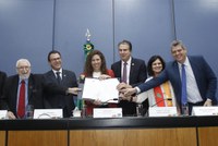 Governo e servidores pactuam regras de negociação permanente