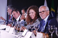 Esther Dweck apresenta a prefeitos novas regras de compras públicas