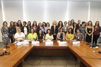 Ministras debatem liderança feminina com filósofa Gisèle Szczyglak