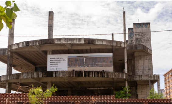 Fachada atual do prédio que será reformado para abrigar a sede do LABOMAR e o Centro Tecnológico de Ciências Naturais (CTCN) (Imagem: SPU/MGI)