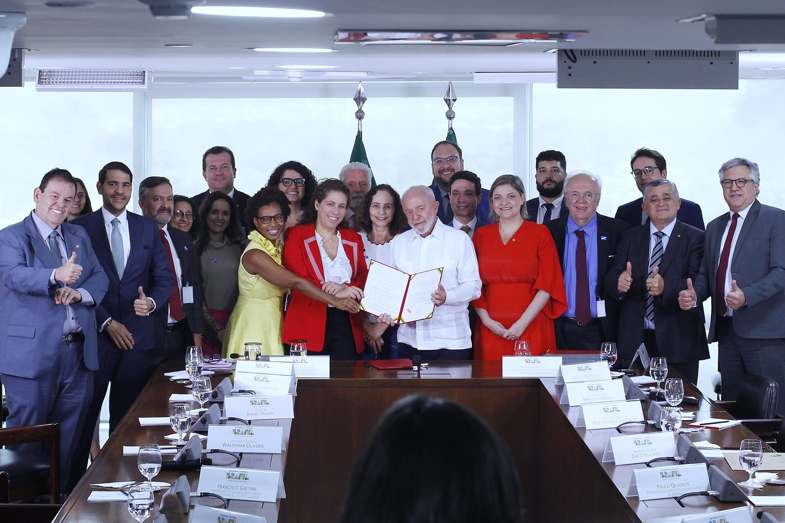 Ato de assinatura da nova Lei dos Concursos Públicos Federais. Fotos: Adalberto Marques