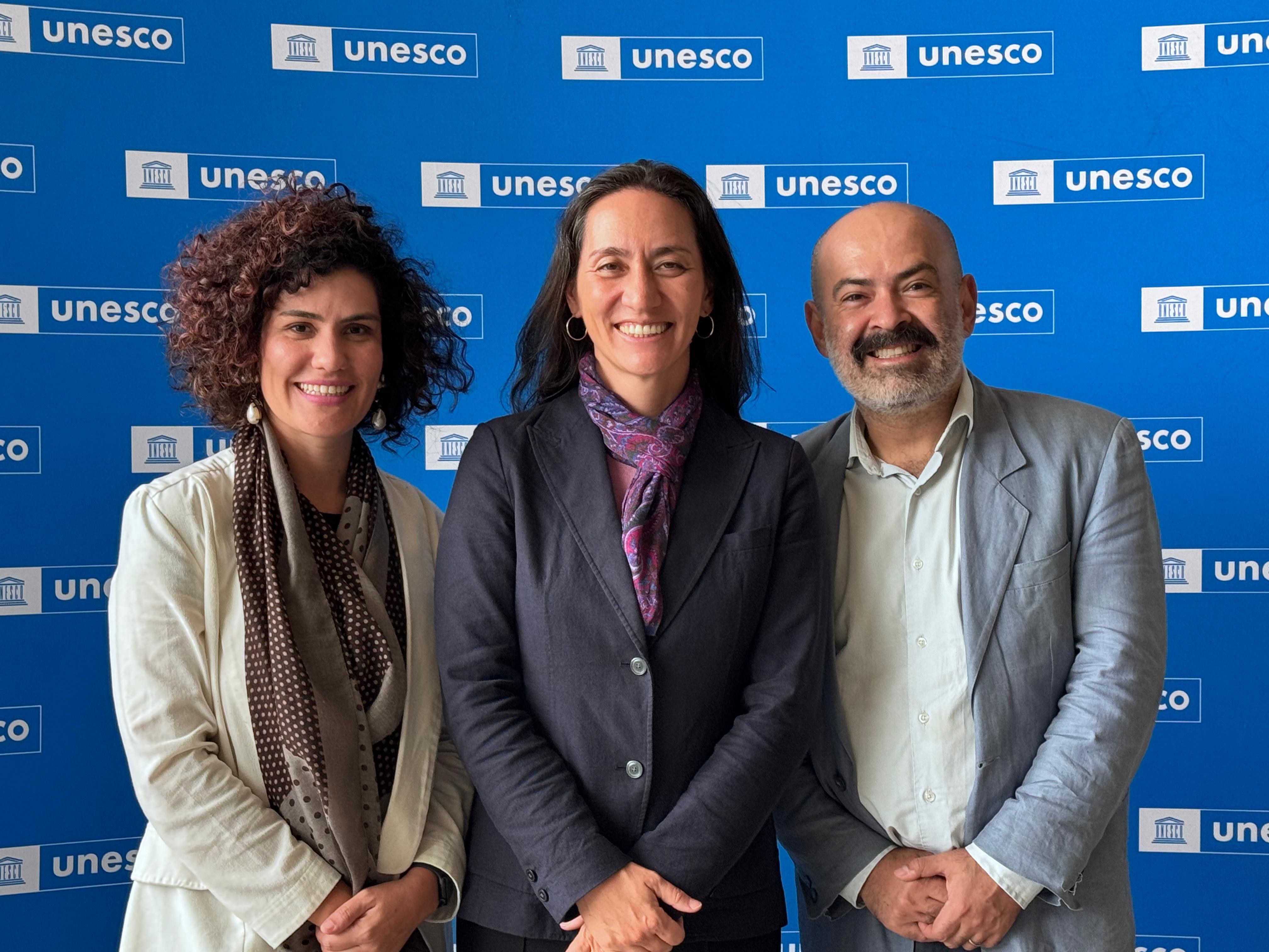 A comitiva do MGI, em missão institucional em Paris, participou de um workshop que reuniu escolas de governo de vários países para discutir a criação de uma rede global de capacitação em IA e desenvolvimento humano para servidores públicos